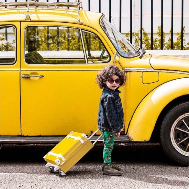 מזוודה בצבע חרדל