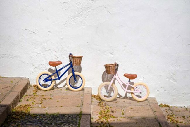 אופני איזון בצבע כחול נייבי