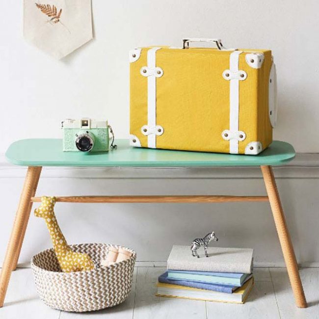 מזוודה בצבע חרדל