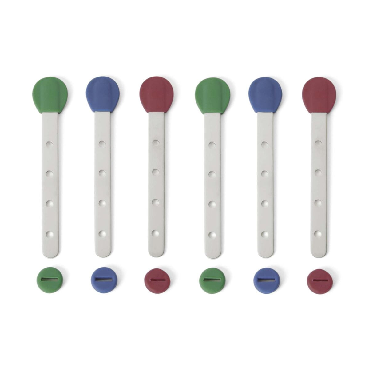 Six silicone stoppers and stainless steel sticks each. The spare parts are suitable for both the round and the (no longer available) rectangular Ice Pops molds.