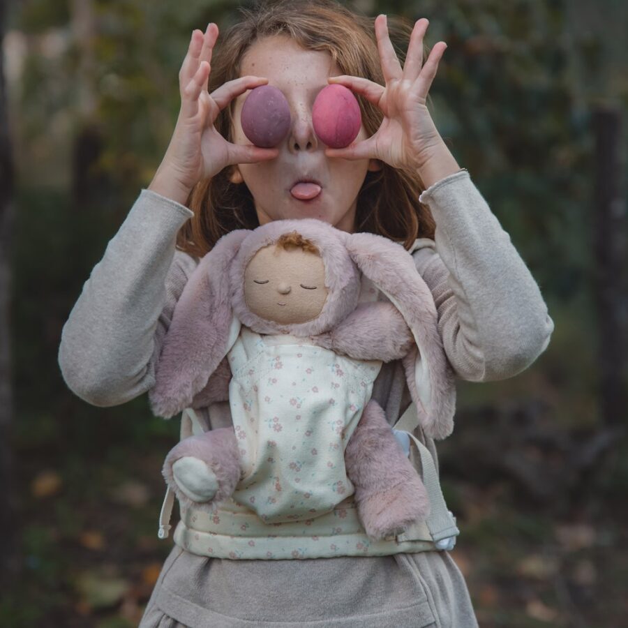 Olli Ella Dinkum Dolls Carrier Pansy Lifestyle 1.jpg
