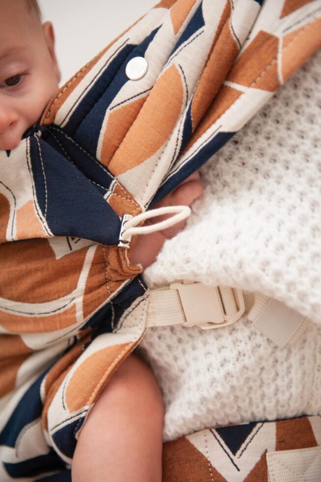 Mama Hangs Porte Bébé Carry&bloom Jacquard Earth 824 1236 Mama Hangs Porte Bébé Carry&bloom Jacquard Earth 824 1236 