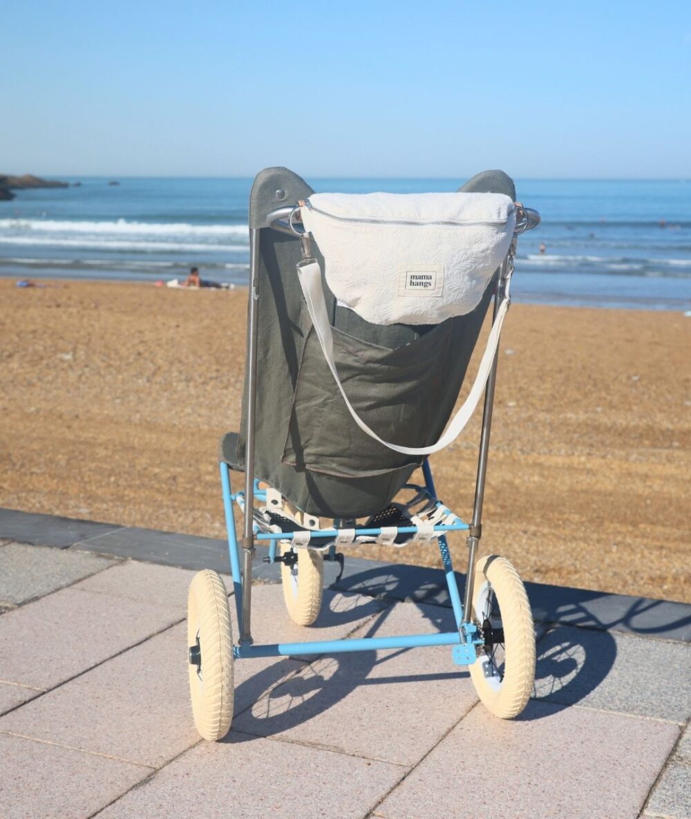 Mama Hangs Banane Organisateur De Bebe Bloom Bag Fabrique Au Portugal 1080 1280 Jacquard Francais Ecru Poussette