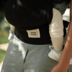Mama Hangs Porte Bébé Carry&bloom Palm Noir 0520