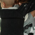 Mama Hangs Porte Bébé Carry&bloom Palm Noir 0526