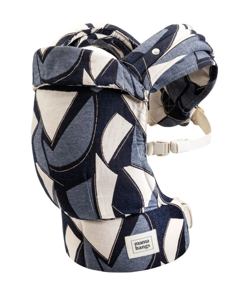 Mama Hangs Porte Bebe Ergonomique Carry Bloom Jacquard Indigo 1080 1280 Volume.webp Mama Hangs Porte Bebe Ergonomique Carry Bloom Jacquard Indigo 1080 1280 Volume.webp