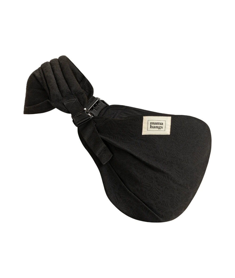 Mama Hangs Carry And Walk Jacquard Noir Fabrique Au Portugal.webp