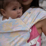 Mama Hangs Porte Bebe Evolutif 3mois A 4ans Carry Bloom Jacquard Pastel Flowers83 8. 7ec72c17 E4ea 47b8 9086 5333556d74f6.webp