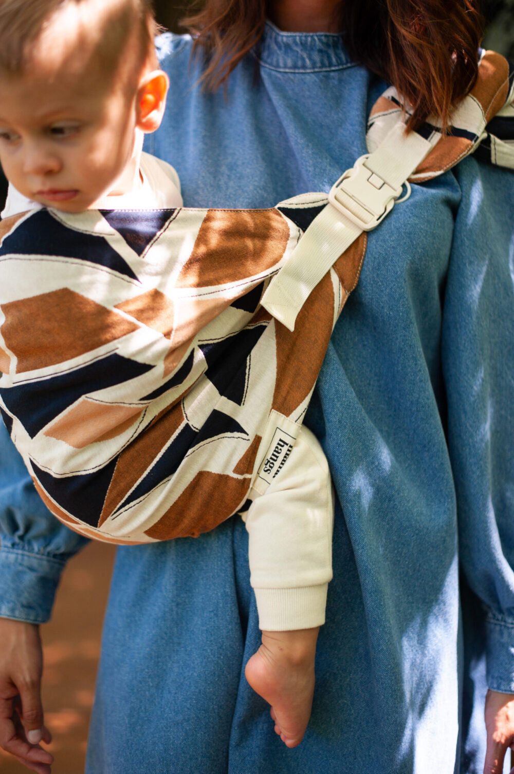 Mama Hangs Porte Bambin Carry & Walk Earth 1138