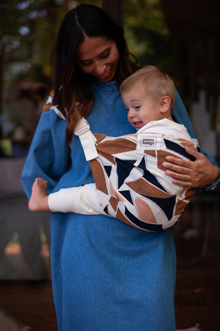 Mama Hangs Porte Bambin Carry & Walk Earth 1153