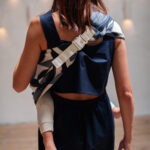 Mama Hangs Porte Bambin Carry & Walk Indigo 1407