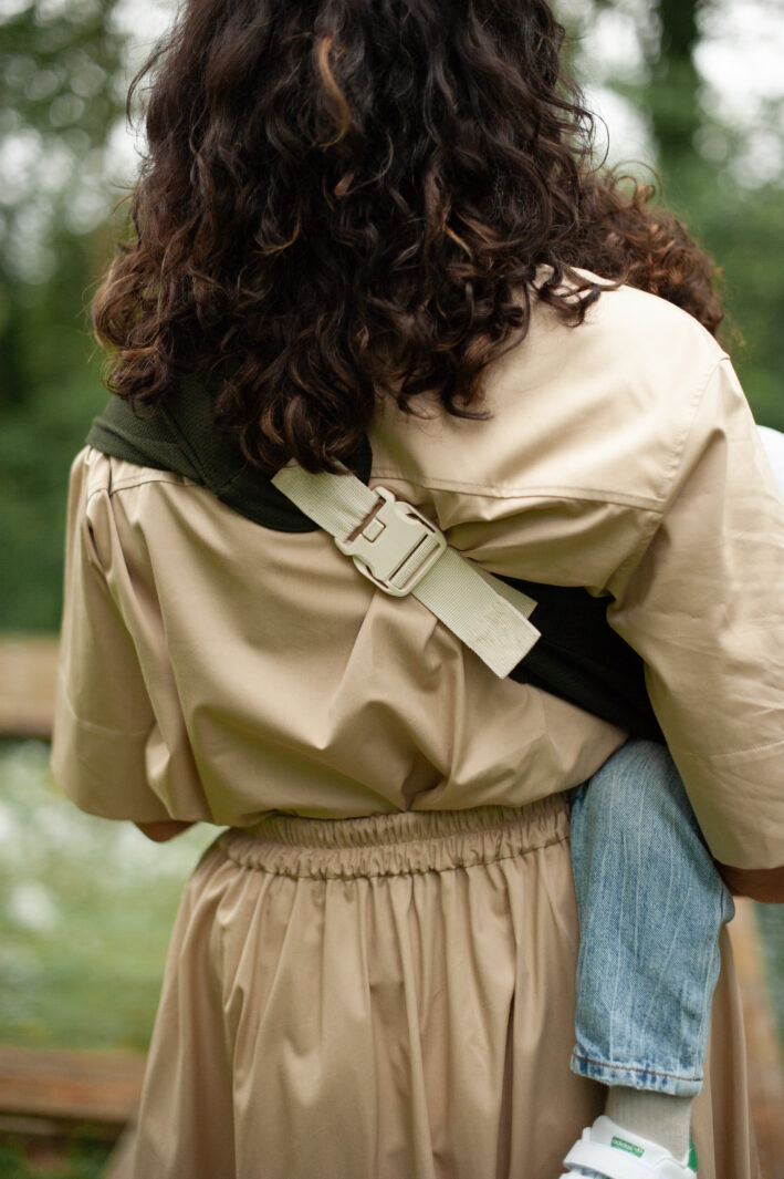 Mama Hangs Porte Bambin Carry & Walk Olive Ecru 1775