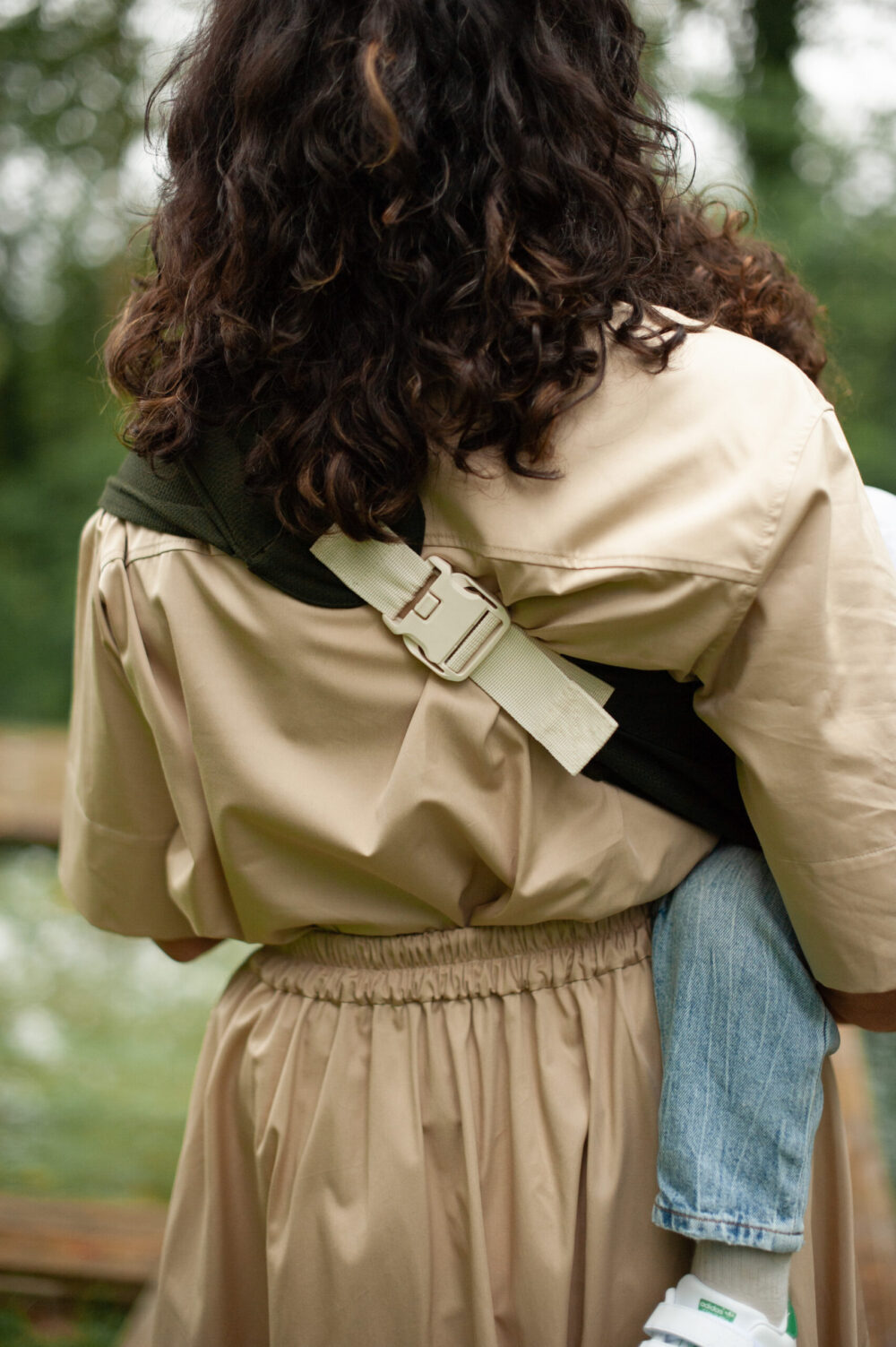 Mama Hangs Porte Bambin Carry & Walk Olive Ecru 1775