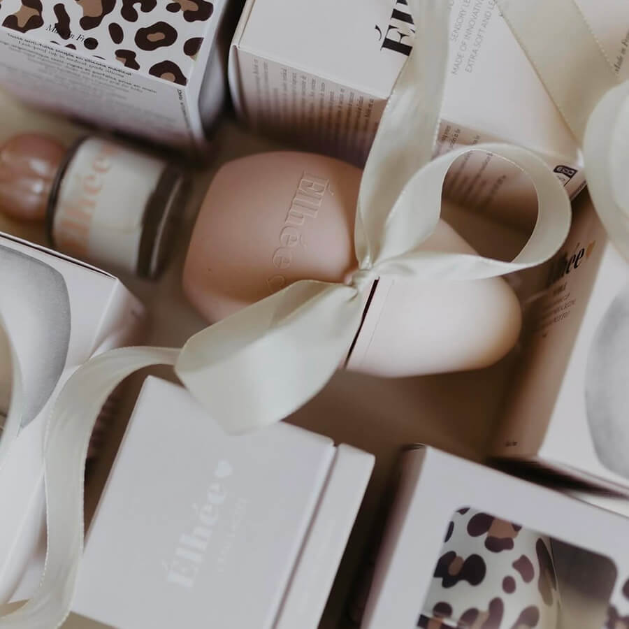 Layout Nine (title Below) Desk Elhee