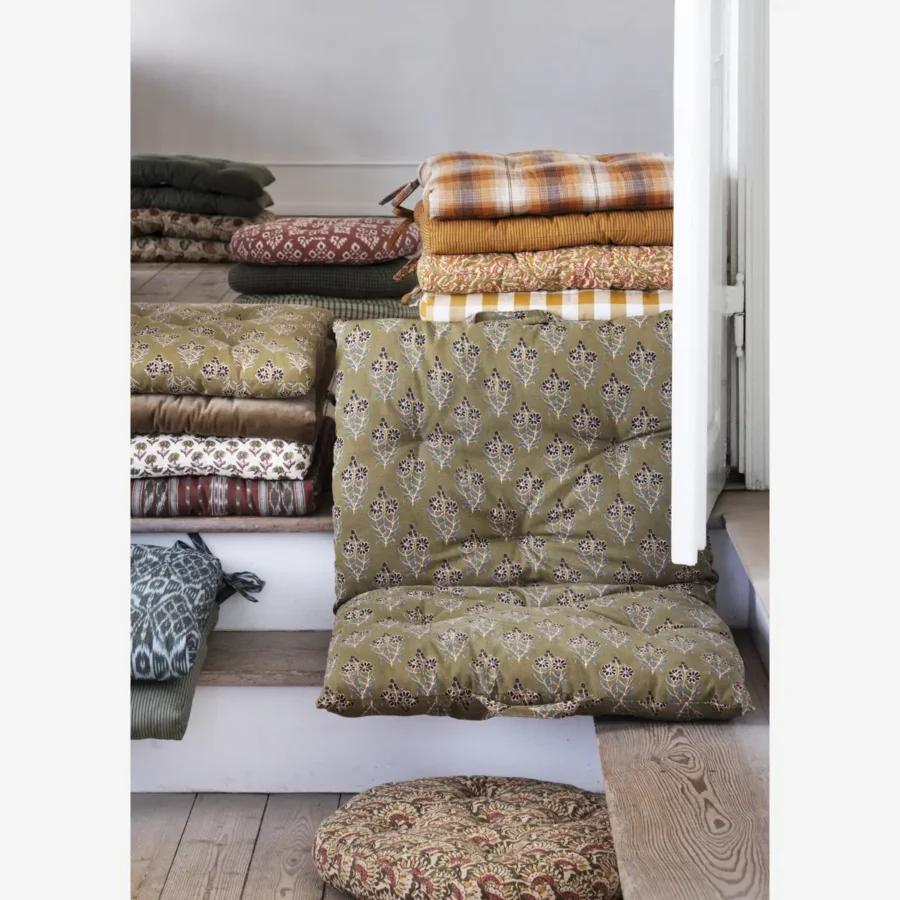 Aw25 102.jpg Aw25 102.jpg