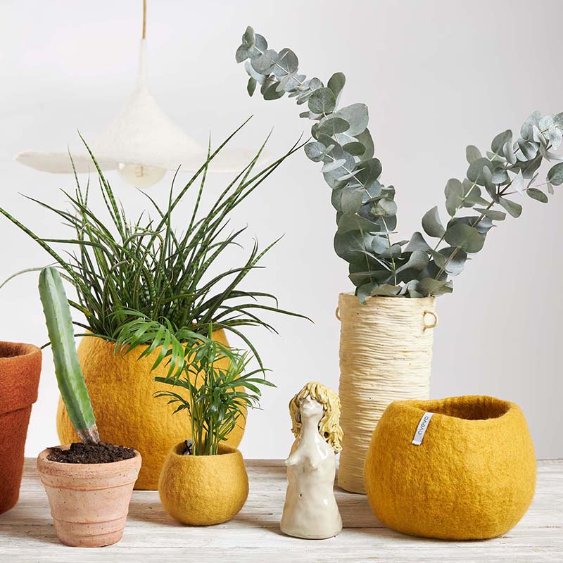 1374 Flower Pot 16, S, Ochre