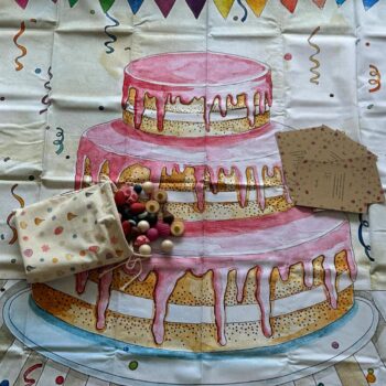 יש!!!! אחרי מסע באוויר ובים - העוגות של וונדרי וגראפאט הגיעו🎂 כולן מכורות אז איזה כיף למי שרכשה מראש! ובהזמנה הזו גם הגיע מלאי חדש של בדי משחק. נספור ונעדכן באתר בימים הקרובים @the.wonderie @joguines_grapat