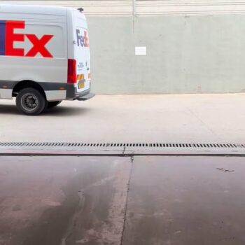 מה קורה במתחם המחבק? הוא מתעדכן ומשתנה כל הזמן בהתאם לסחורות שמגיעות או נגמרות. הרעיון בתקופה הזו, הוא כל הזמן להשאיר מבצעים עדכניים כדי לפנק, לשמח ושהילדים שלנו יחייכו! 💙 מחפשות מתנה? נחמה? תבדקו את המתחם- אולי המוצר שאתן צריכות, מחכה לכן שם עם 15% הנחה✨