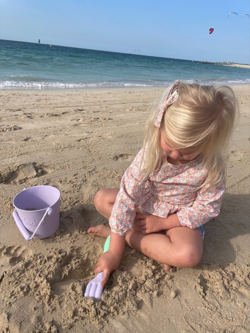 Fw Lifestyle Double Digger Girl On Beach 3 30.01.23