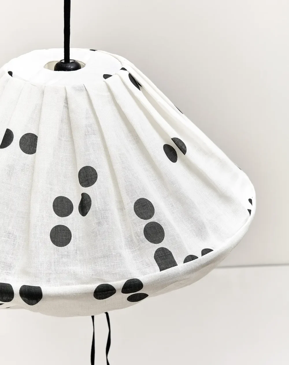 Yumi Lampshade Diameter 50cm Black Dots Sequence Nobodinoz 3 8435574943743.jpg