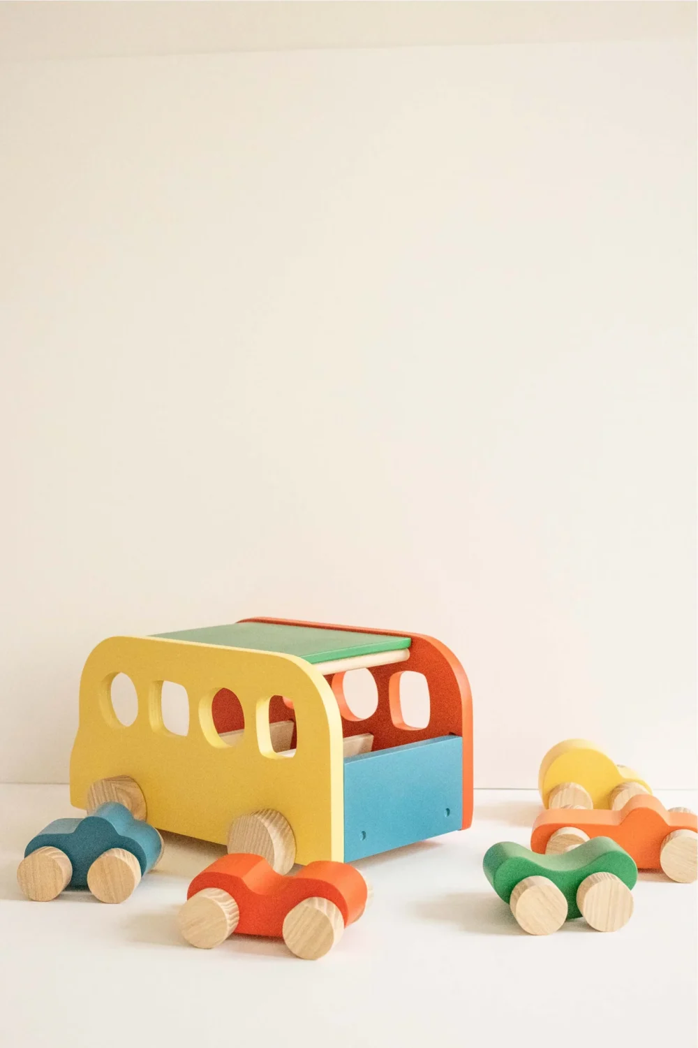 Babai Bus Multicolor.jpg