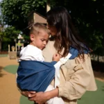 Porte Bebe De Mama Hangs Qui Facilie Le Portage Des Balbins De 9 Mois A 4 Ans.jpg Porte Bebe De Mama Hangs Qui Facilie Le Portage Des Balbins De 9 Mois A 4 Ans.jpg