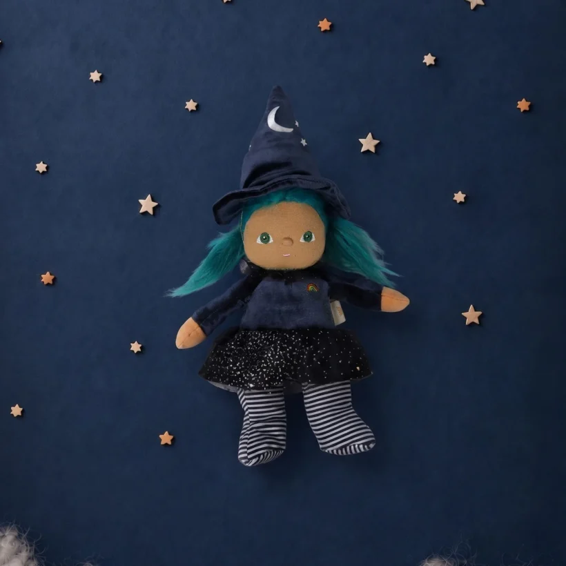 Dinky Dinkum Winnie Witch Ls1 2000x.jpg