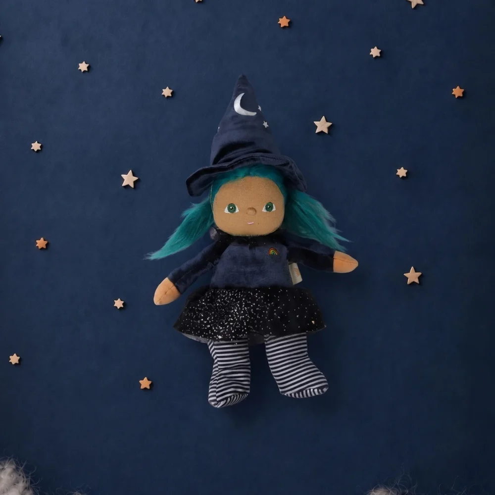 Dinky Dinkum Winnie Witch Ls1 2000x.jpg
