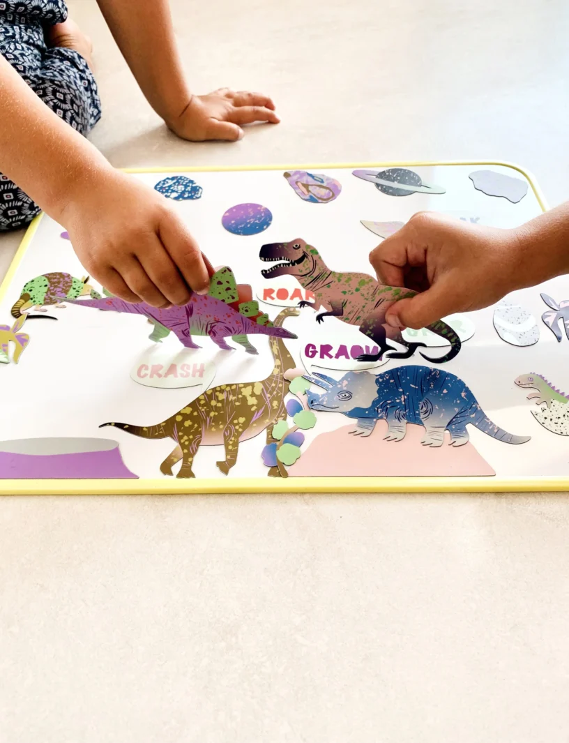 Jeu Magnetique Magnet Dinosaure Aimant Stegosaure T Rex Meteorites Ma Cabane A Reves.jpg