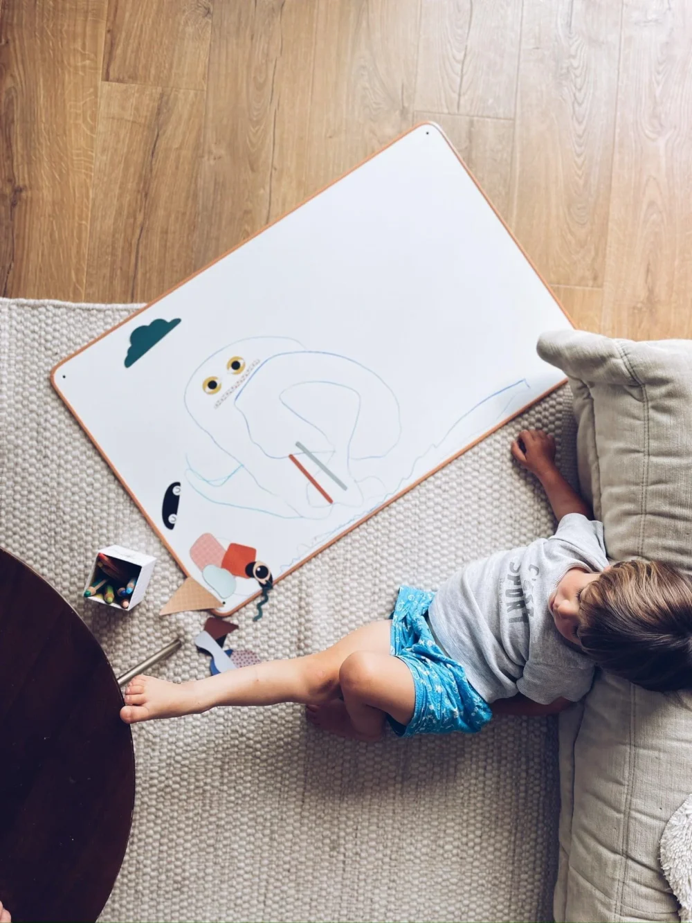 Tableau Blanc Magnetique Famille Ambassadrice Nude.jpg